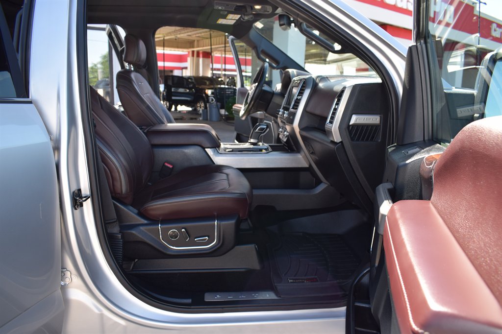 2015 Ford F150 Platinum photo
