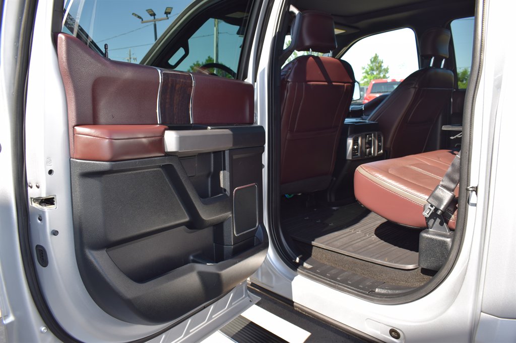 2015 Ford F150 Platinum photo