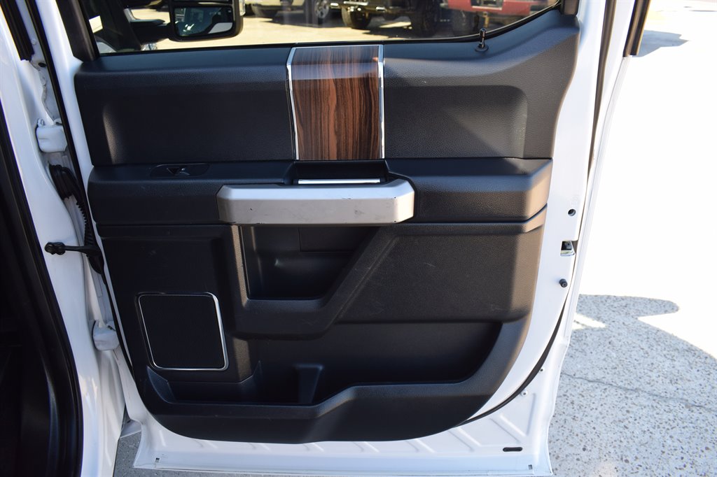 2015 Ford F150 Lariat photo