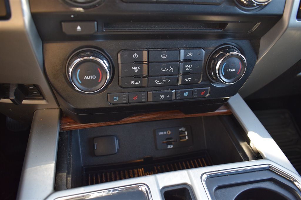 2015 Ford F150 Lariat photo