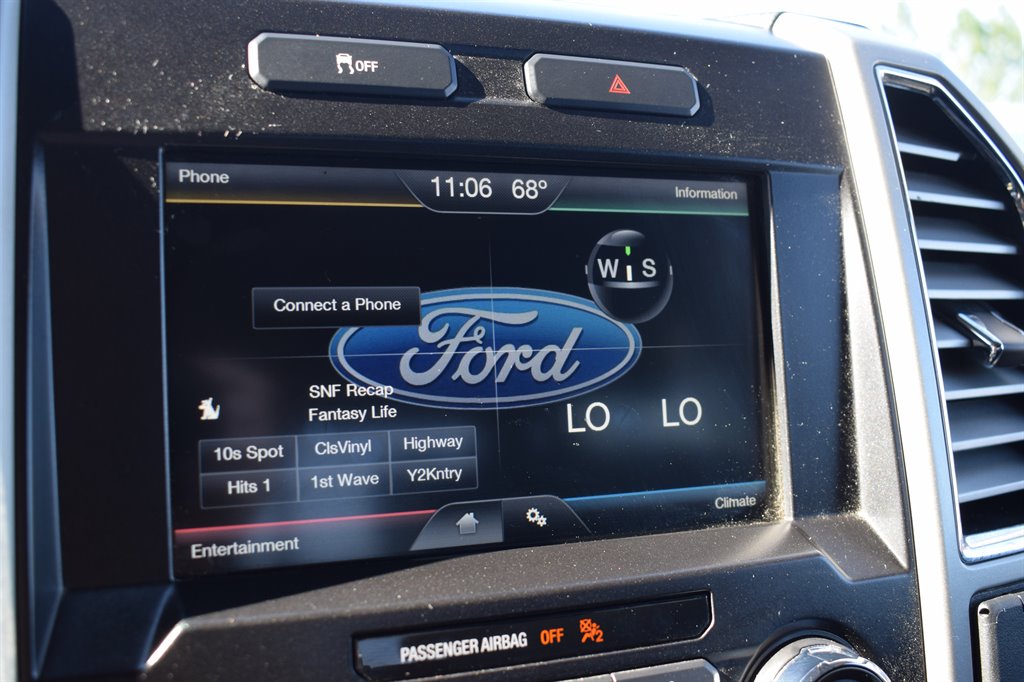 2015 Ford F150 Lariat photo