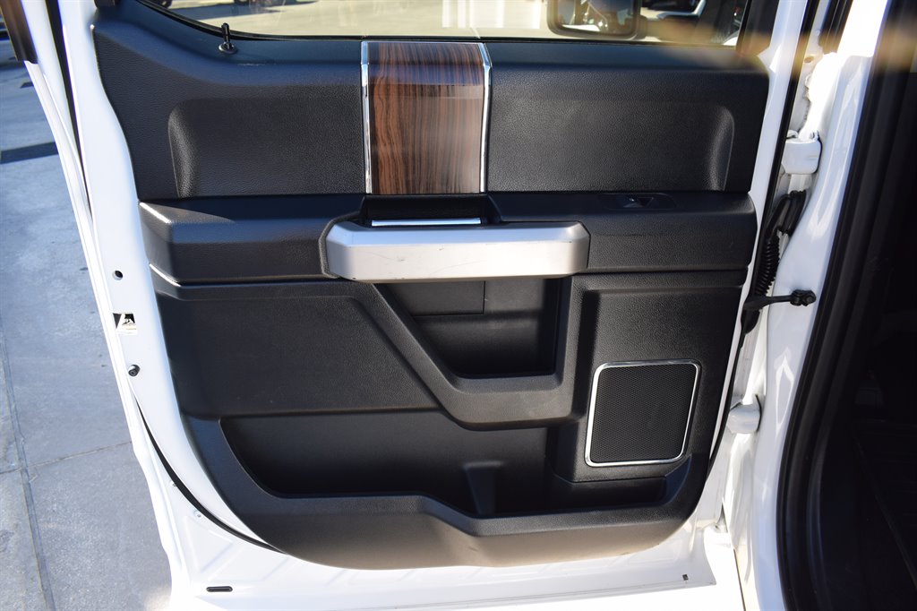 2015 Ford F150 Lariat photo
