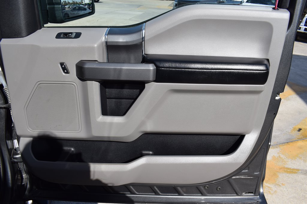 2016 Ford F150 XLT photo
