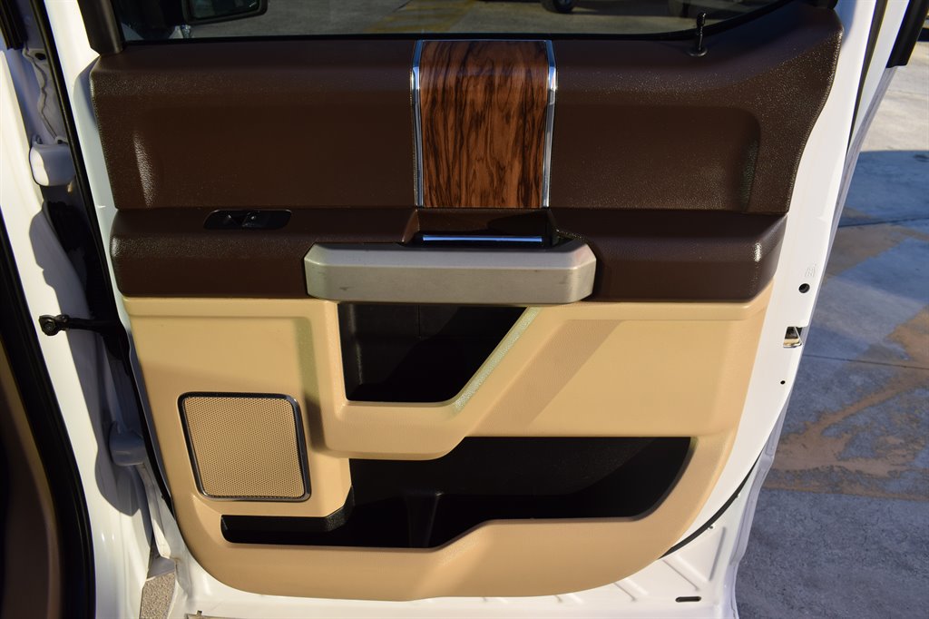 2018 Ford F150 Lariat photo