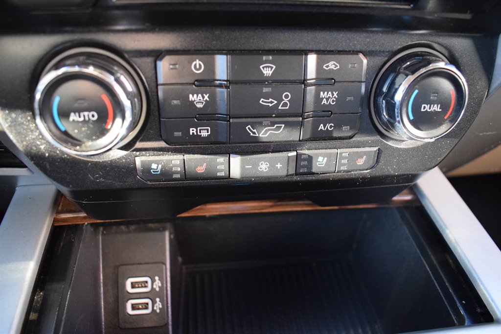 2018 Ford F150 Lariat photo