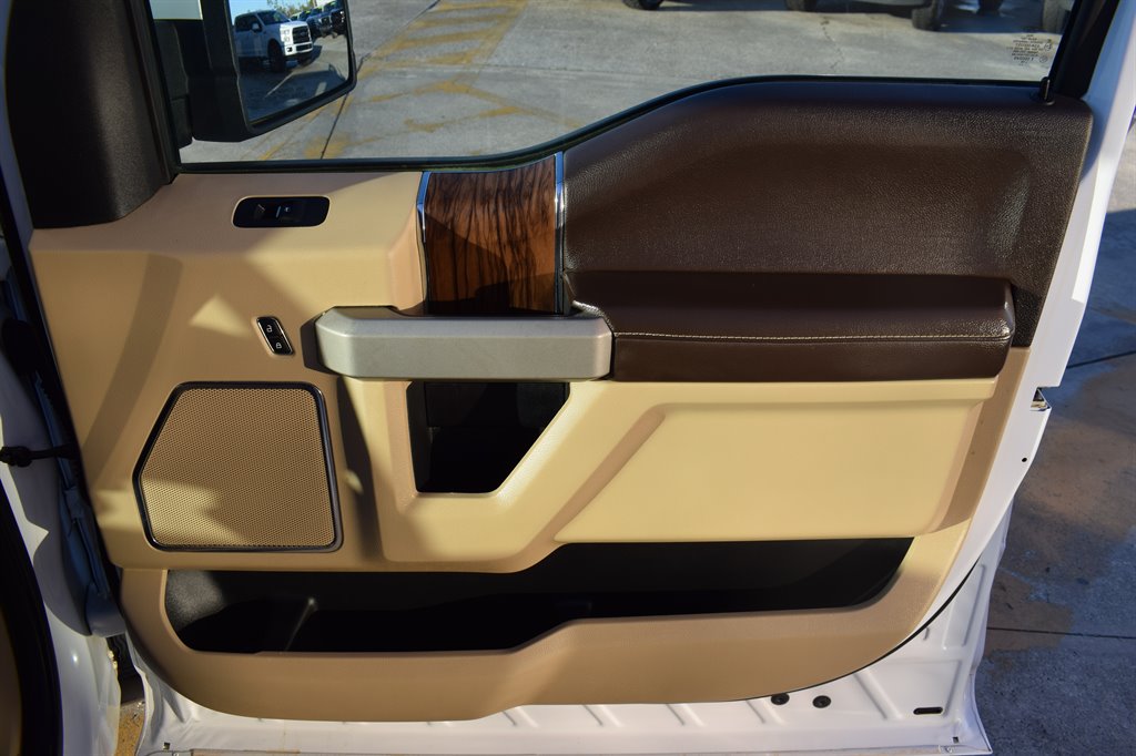 2018 Ford F150 Lariat photo
