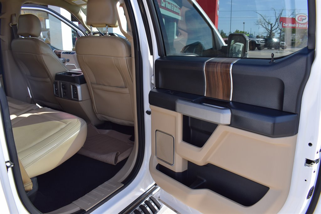 2016 Ford F150 Lariat photo