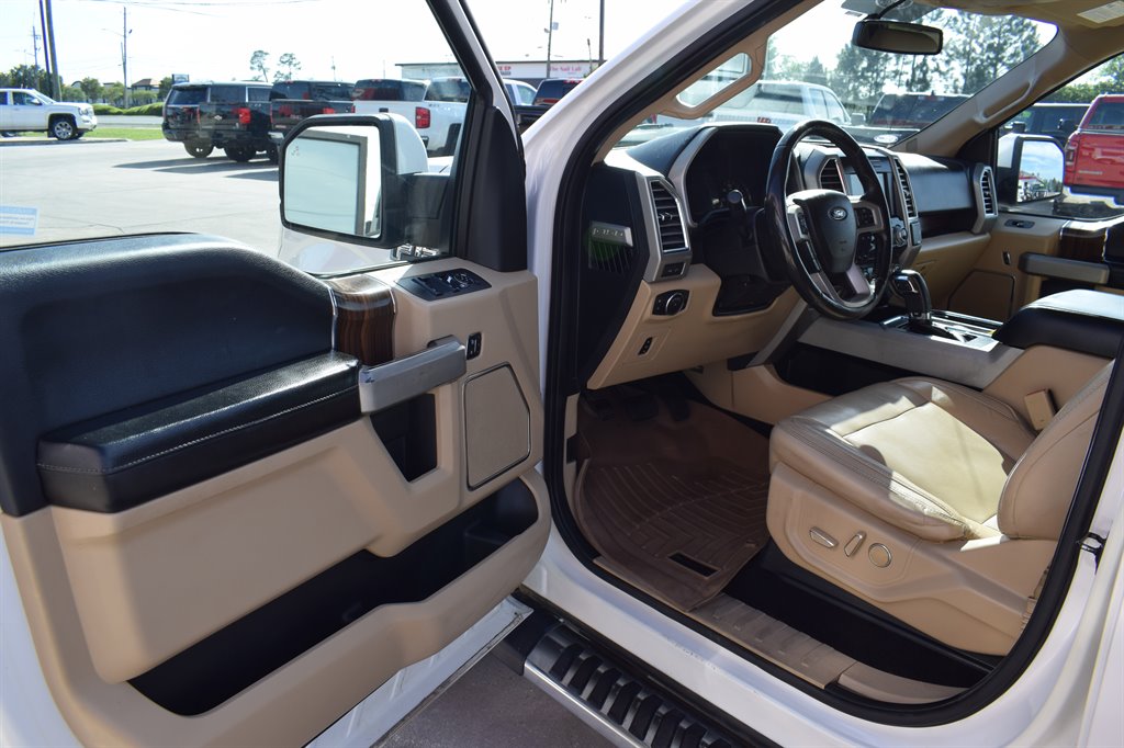 2016 Ford F150 Lariat photo