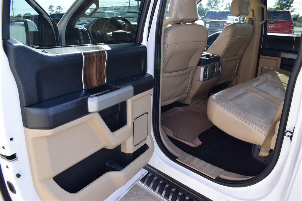 2016 Ford F150 Lariat photo