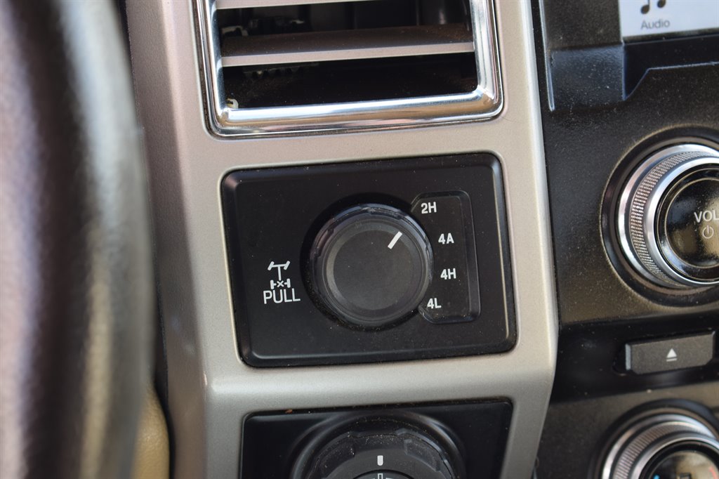 2016 Ford F150 Lariat photo