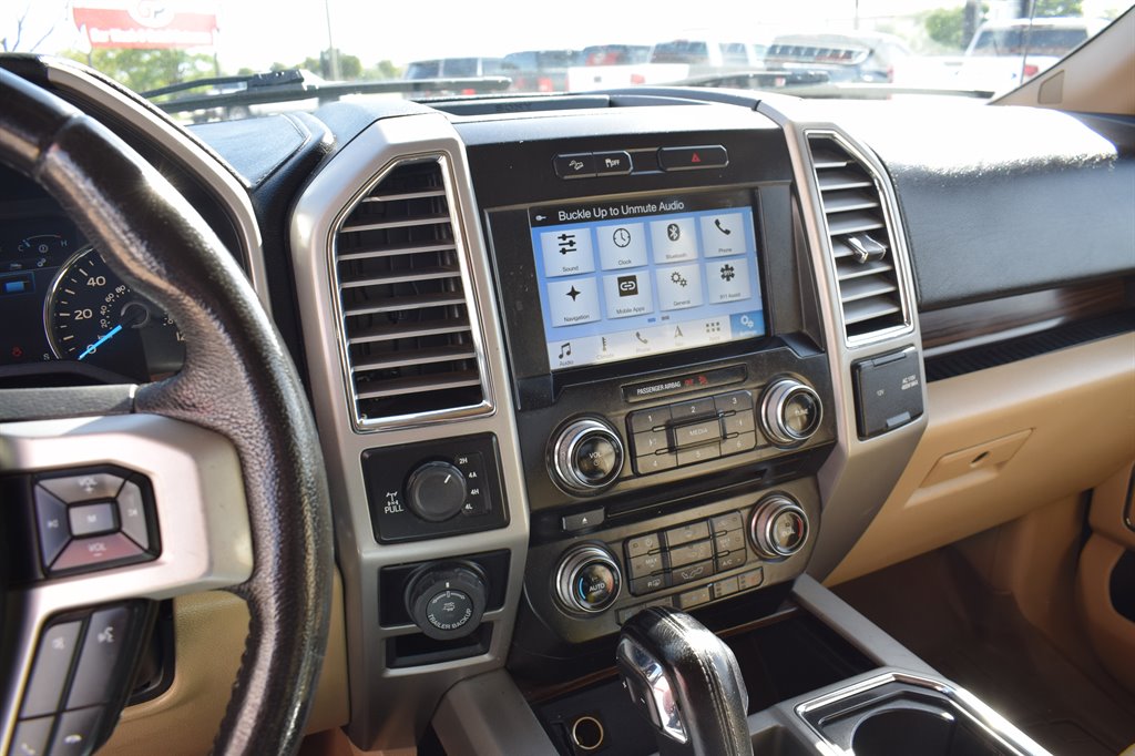 2016 Ford F150 Lariat photo