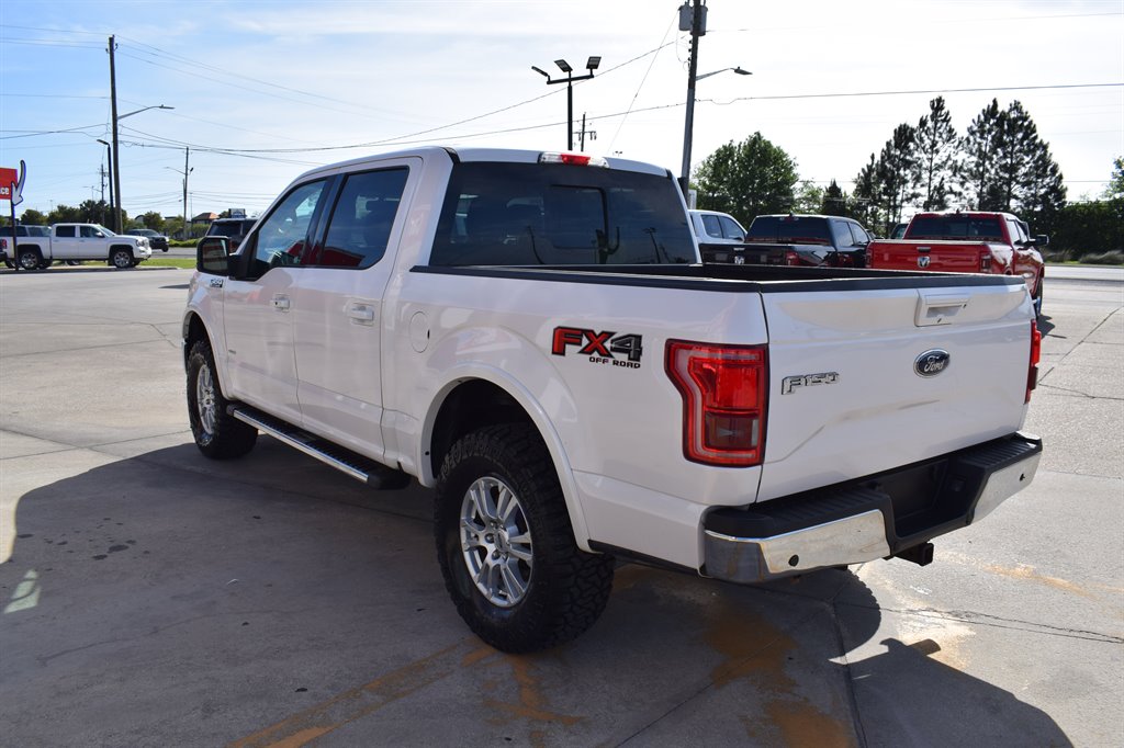 2016 Ford F150 Lariat photo