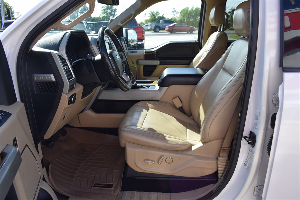 2016 Ford F150 Lariat photo