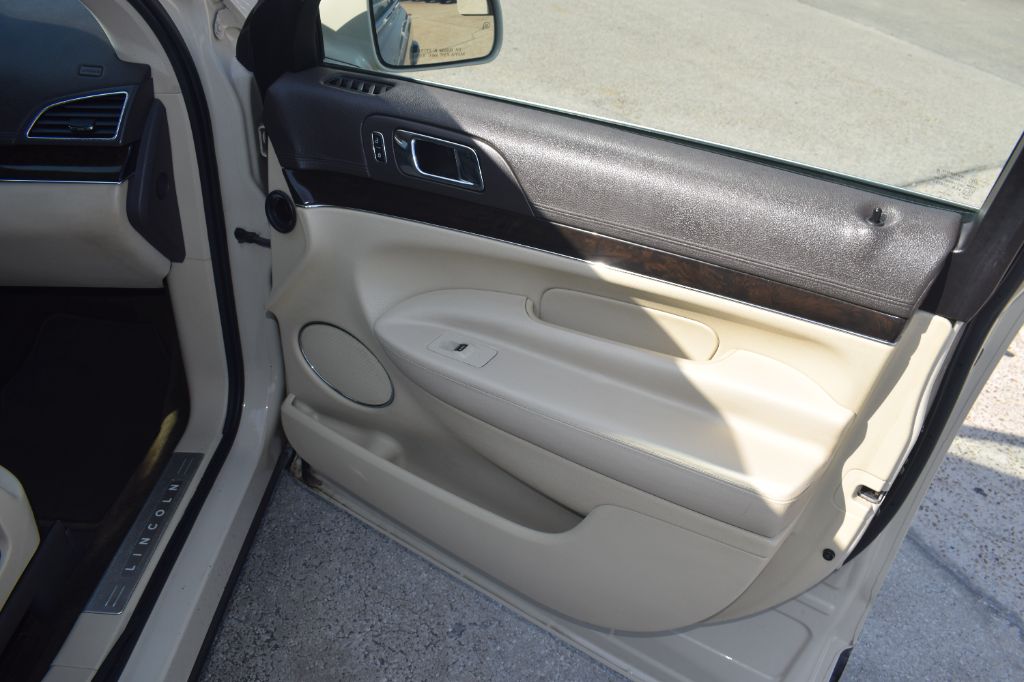 2014 Lincoln MKT - $9,900