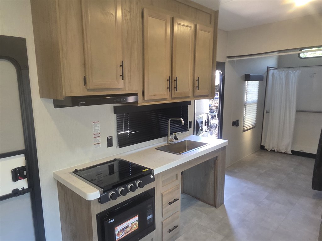 2023 FOREST RIVER CHEROKE TIMBERWOLF - $28,900
