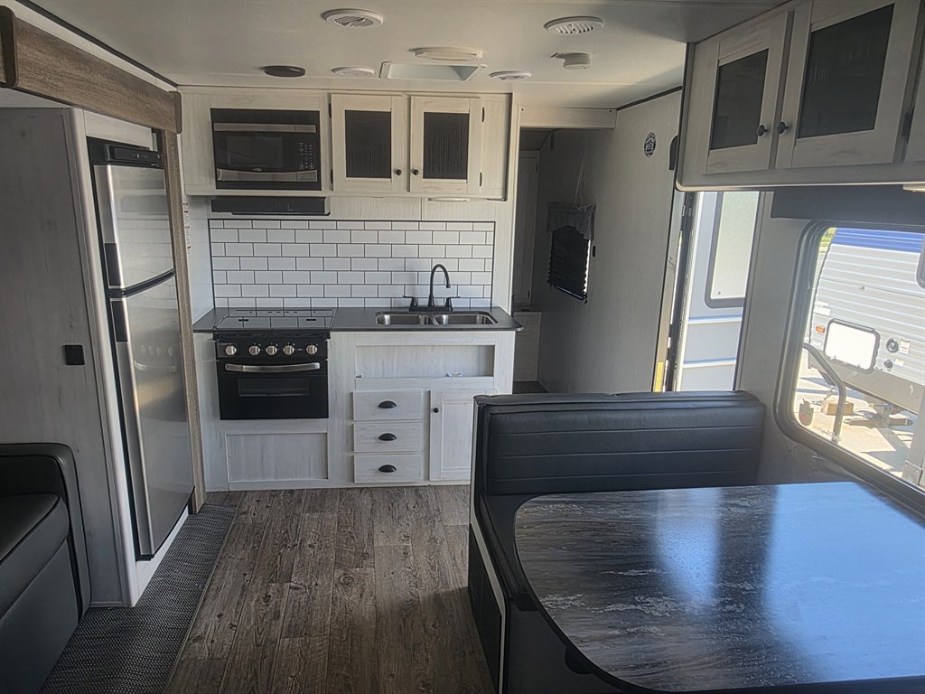 2023 Autumn Ridge 26bh - $18,900