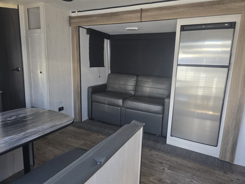2023 Autumn Ridge 26bh - $18,900