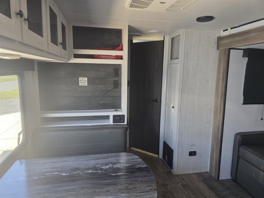 2023 Autumn Ridge 26bh - $18,900