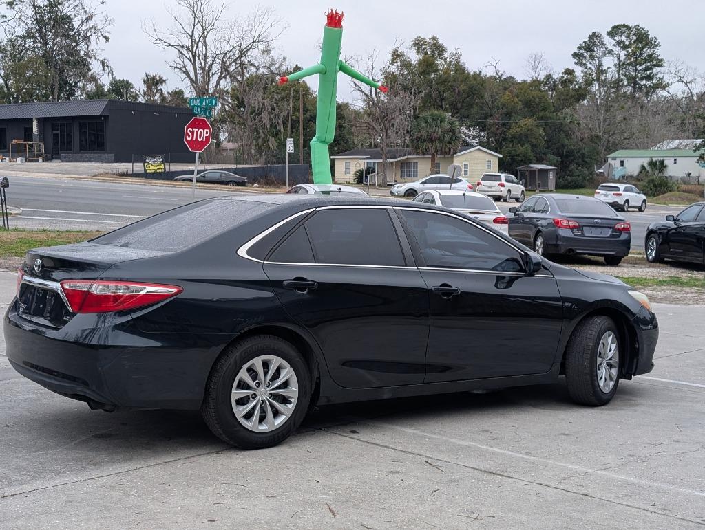 2015 Toyota Camry LE photo