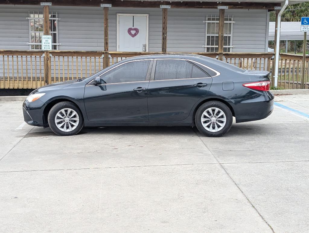 2015 Toyota Camry LE photo