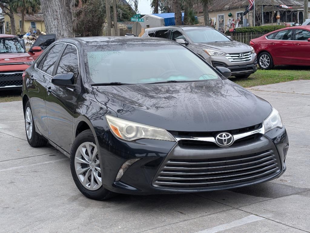 2015 Toyota Camry LE photo
