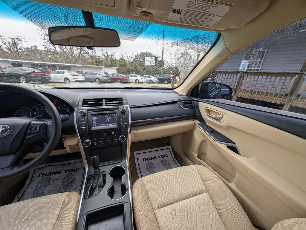 2015 Toyota Camry LE photo