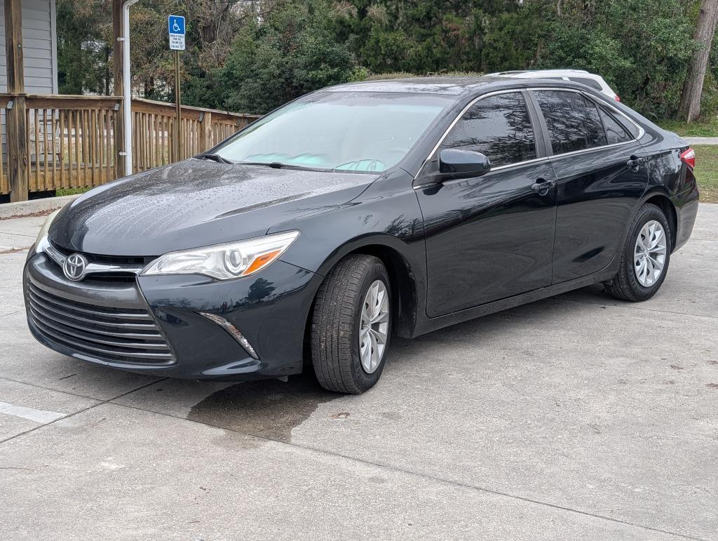 2015 Toyota Camry LE photo