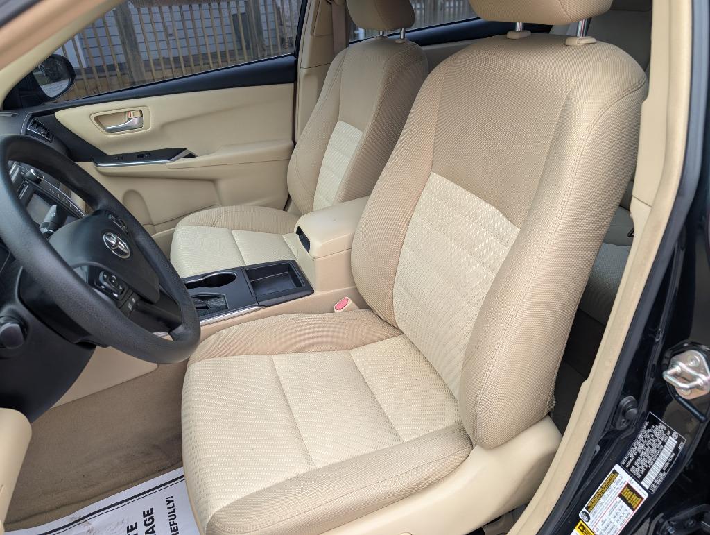 2015 Toyota Camry LE photo
