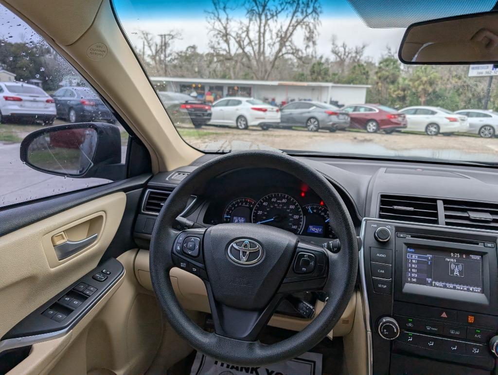 2015 Toyota Camry LE photo