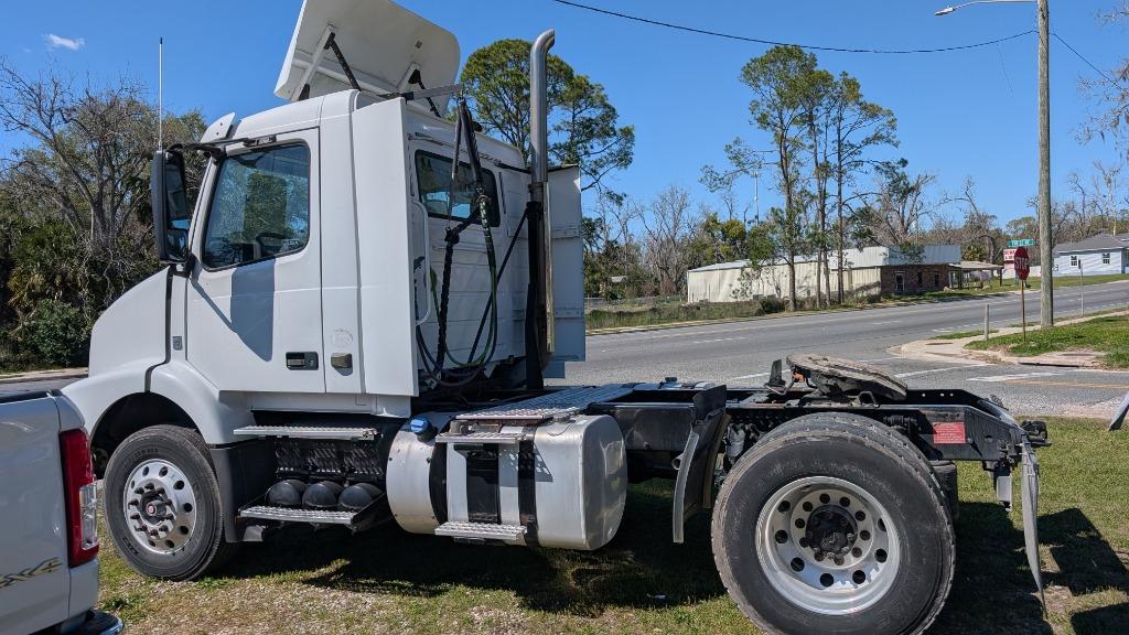 2014 Volvo Vnm - $15,000