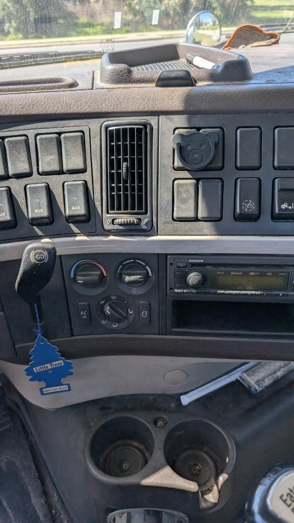 2014 Volvo Vnm - $15,000
