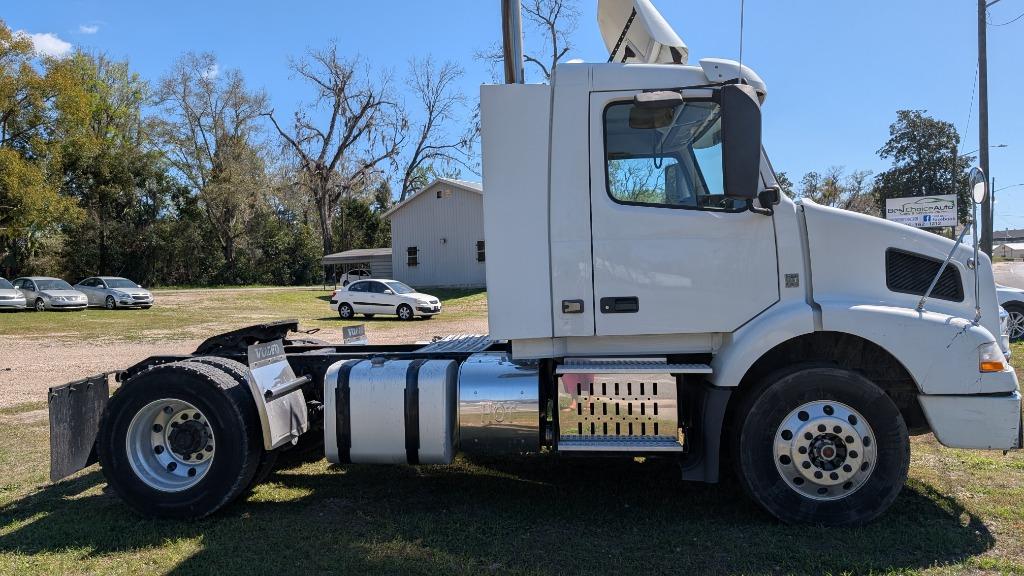 2014 Volvo Vnm - $15,000