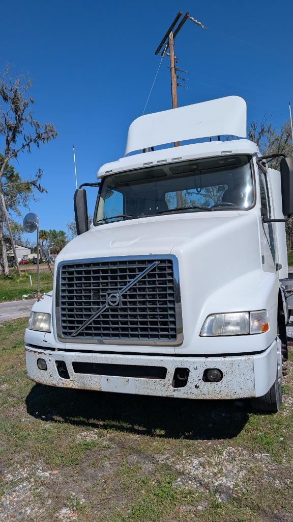 2014 Volvo Vnm - $15,000