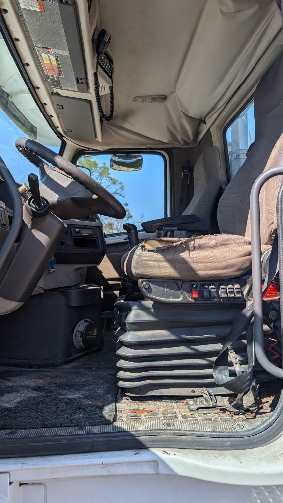 2014 Volvo Vnm - $15,000