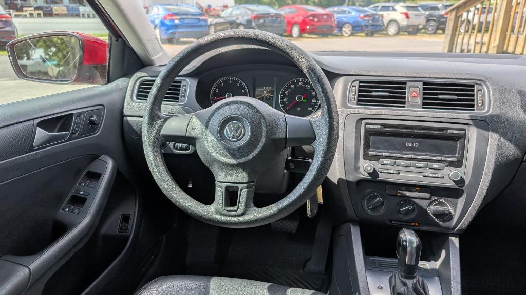 2014 Volkswagen Jetta - $7,825