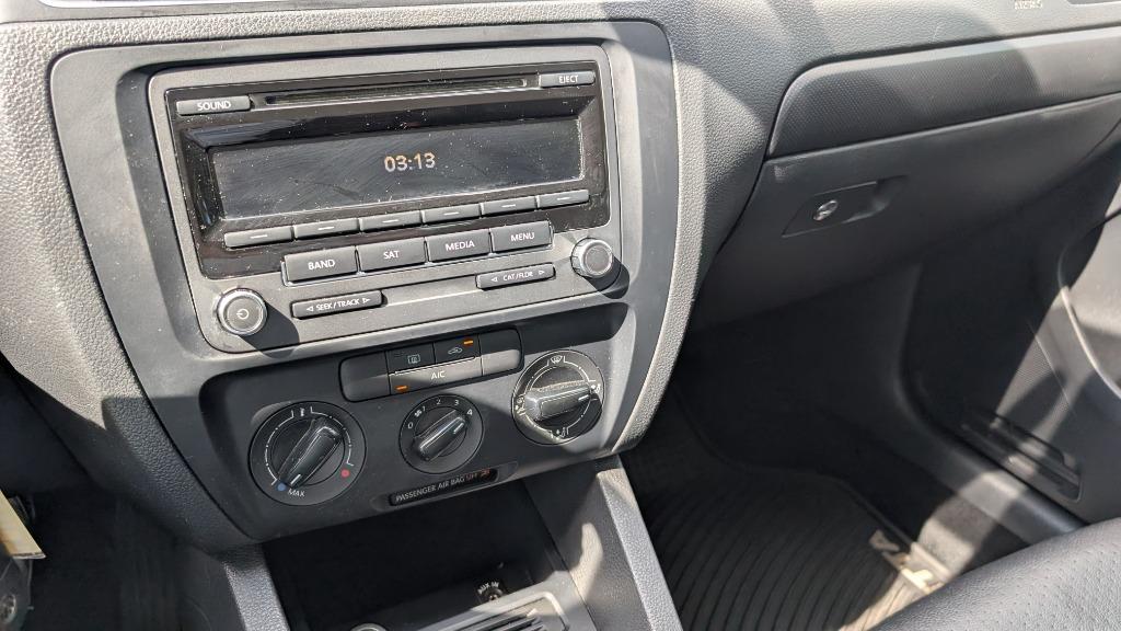 2014 Volkswagen Jetta - $7,825