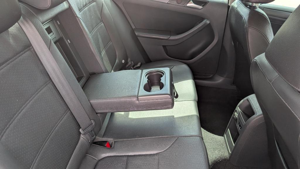 2014 Volkswagen Jetta - $7,825