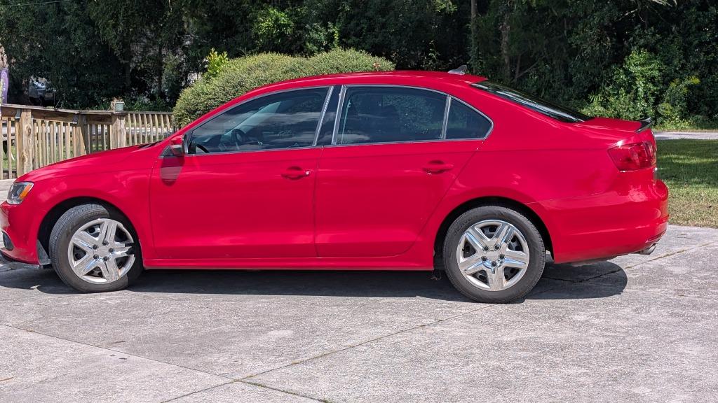 2014 Volkswagen Jetta - $7,825