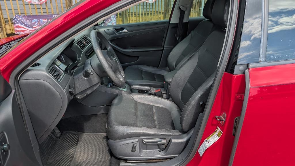 2014 Volkswagen Jetta - $7,825