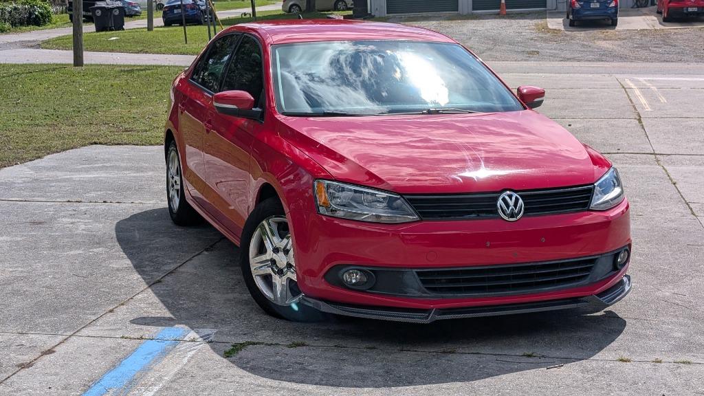 2014 Volkswagen Jetta - $7,825
