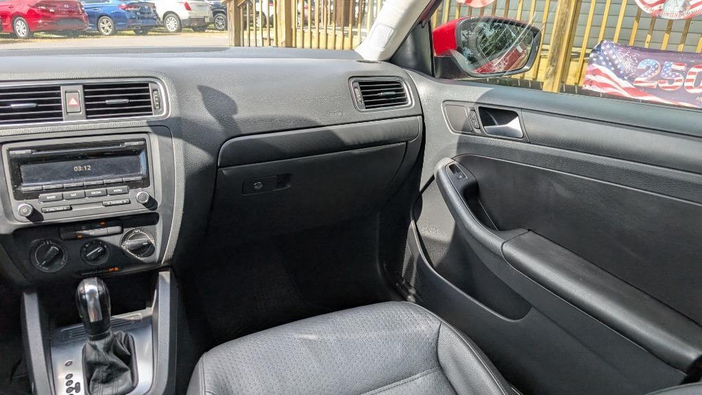 2014 Volkswagen Jetta - $7,825