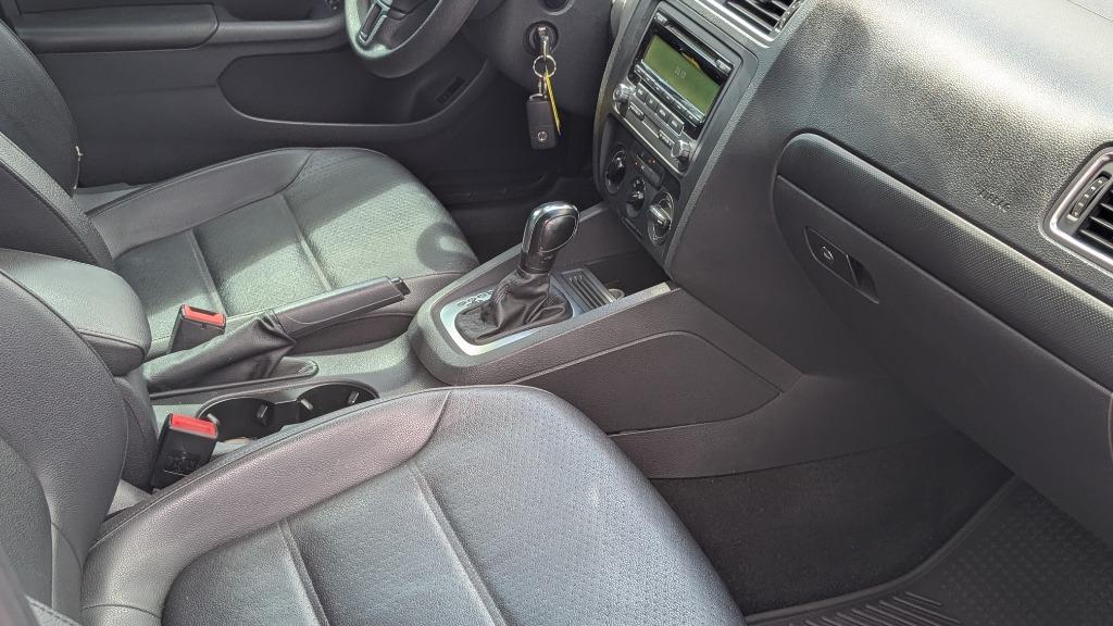 2014 Volkswagen Jetta - $7,825