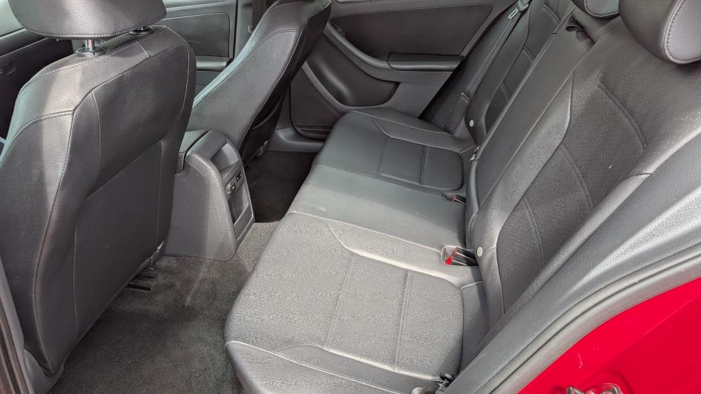 2014 Volkswagen Jetta - $7,825