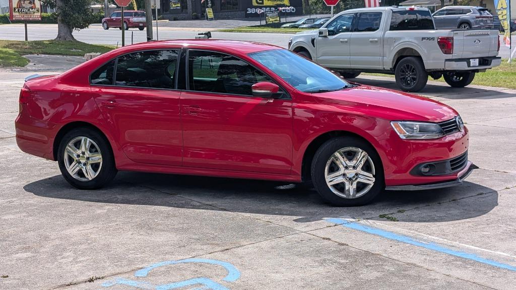 2014 Volkswagen Jetta - $7,825