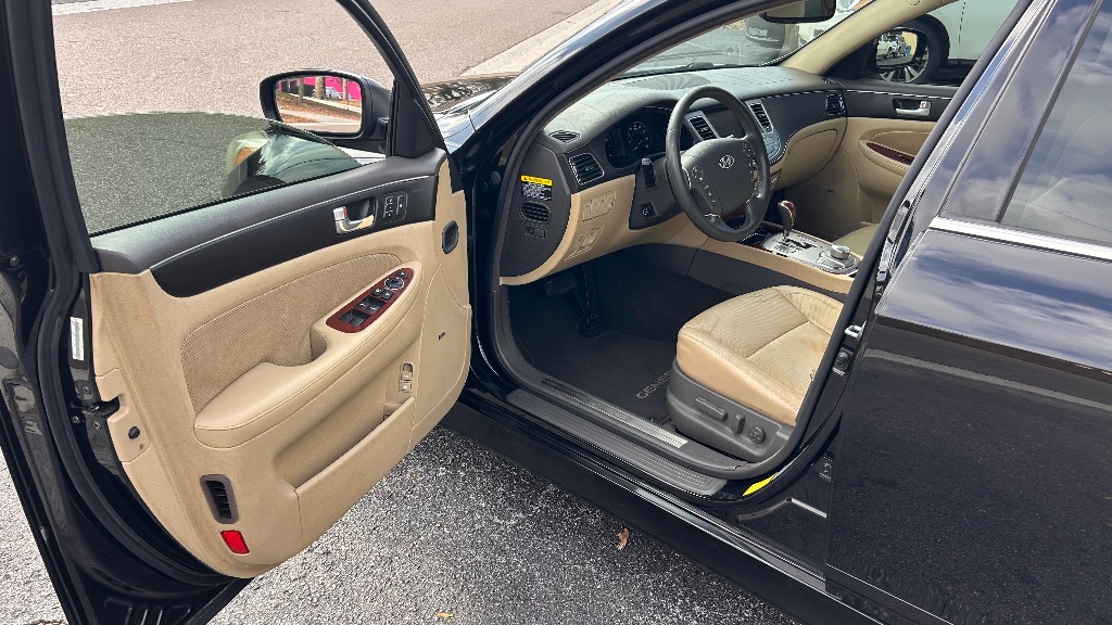 2012 Hyundai Genesis - $10,925