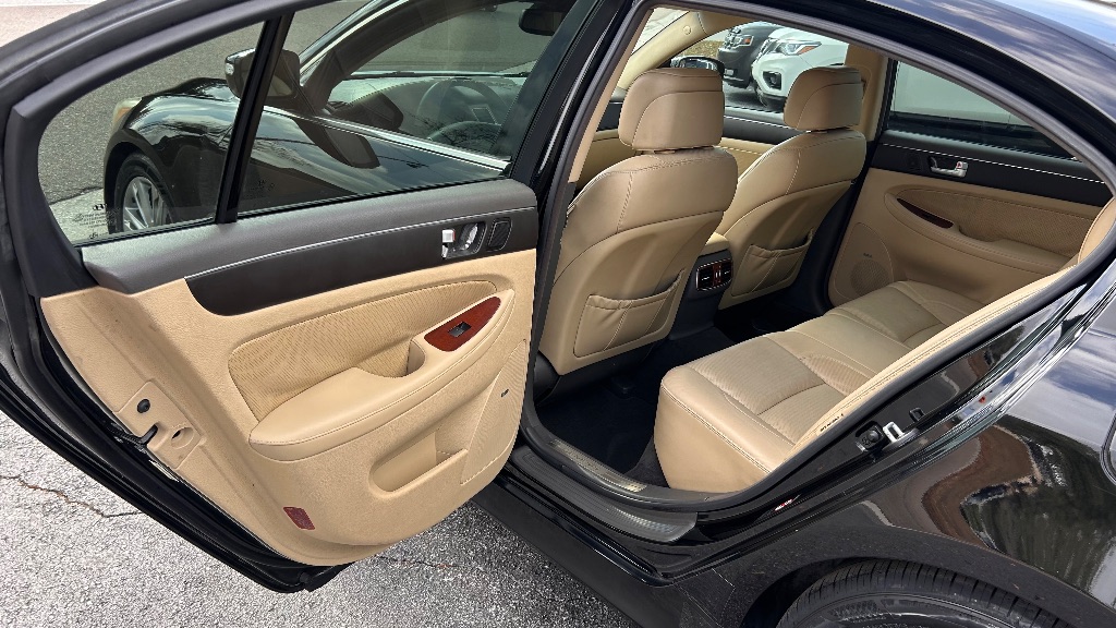 2012 Hyundai Genesis - $10,925