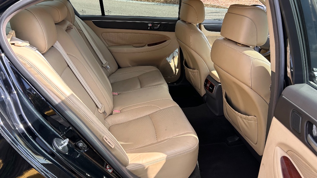 2012 Hyundai Genesis - $10,925