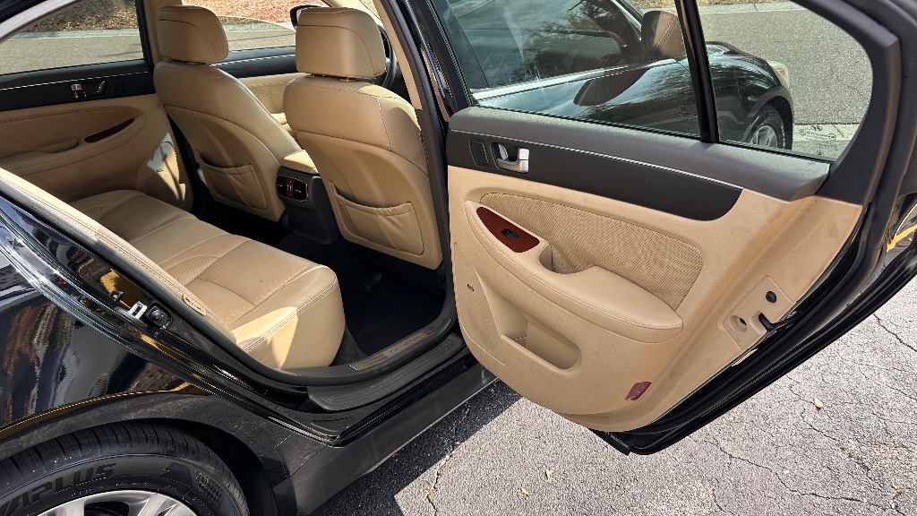 2012 Hyundai Genesis - $10,925