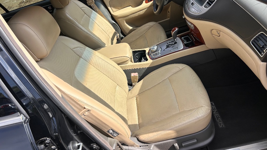 2012 Hyundai Genesis - $10,925