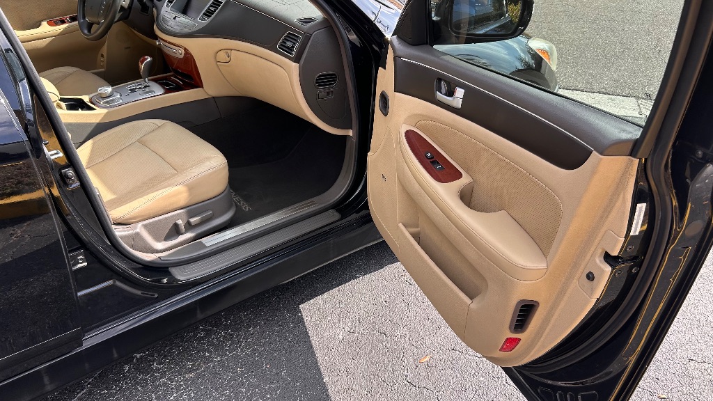 2012 Hyundai Genesis - $10,925